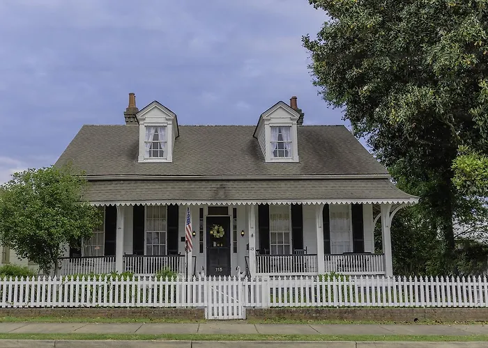 Riverboat Bed & Breakfast
